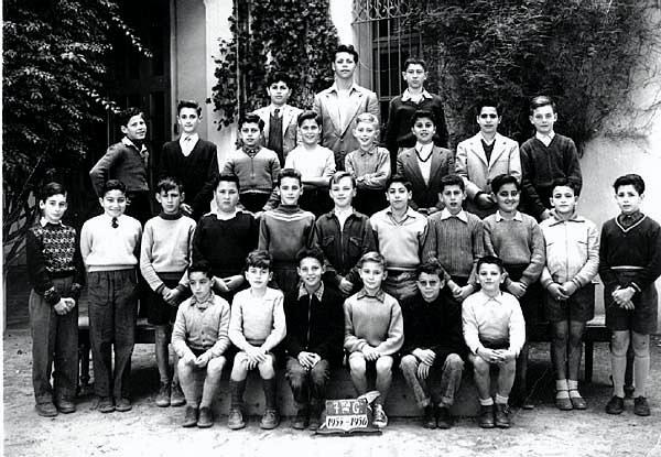 s_1955-1956_7eme G.jpg - Lycée Saint Aulaire - TANGER / MAROC - Année Scolaire 1955-1956Classe de 7ème GPhoto communiquée par Georges Solbès   En haut: 1 Sam Laredo Dessous:1 Georges Sabatin, 6 Manuel Dahl, 7 Armand Benzaquen, 8 Jean Claude Bourdin En bas: 1 Jacky Amar, 2 Jean Lalaurie, 3 Jalade, 5 Georges Solbes, 6 Giraud. 